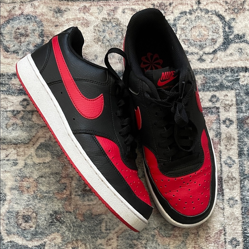 Nike Men's Black and Red Sneakers